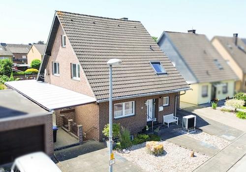 Hausansicht vorne links