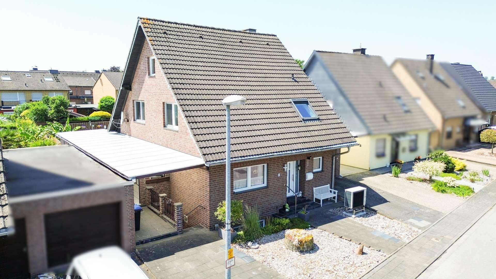 Hausansicht vorne links