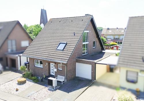 Hausansicht vorne rechts