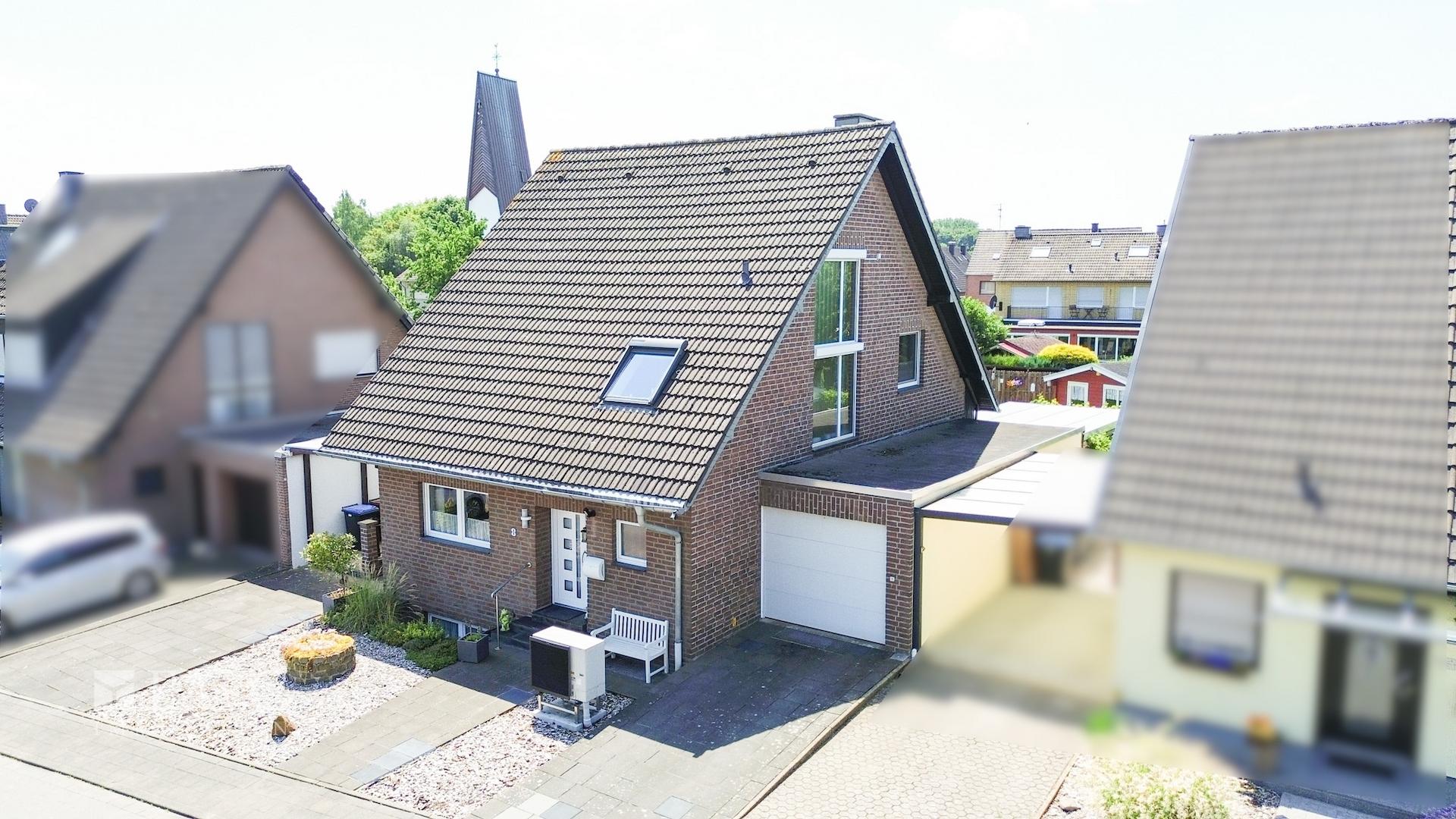 Hausansicht vorne rechts
