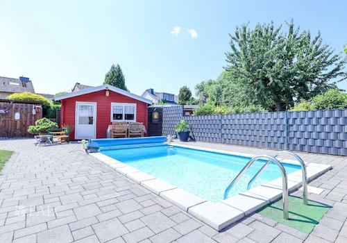 Garten mit Pool