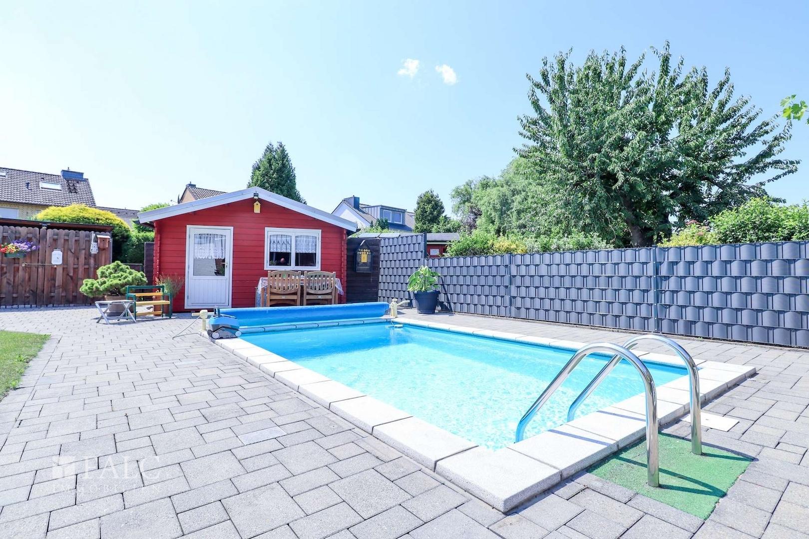 Garten mit Pool