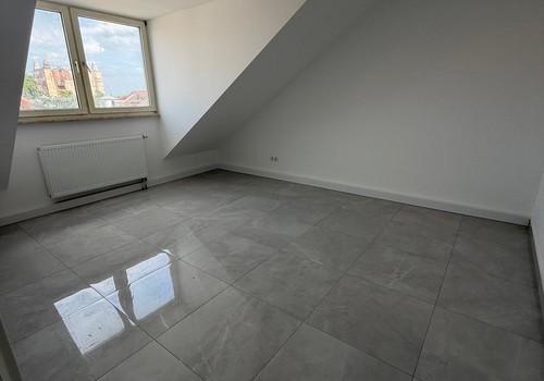 erstes Zimmer