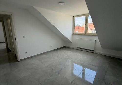 erstes Zimmer