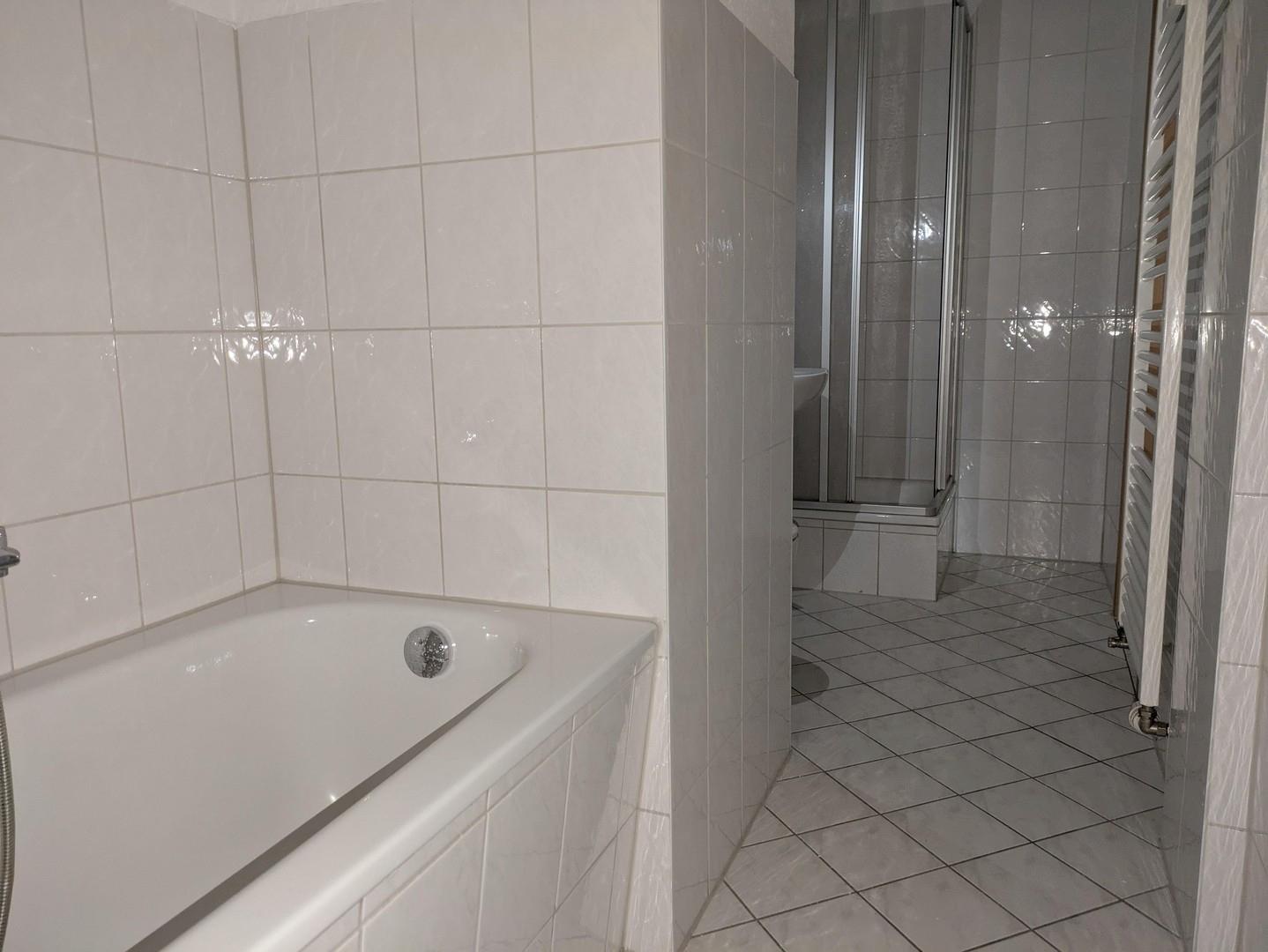 Bad mit Badewann und Dusche