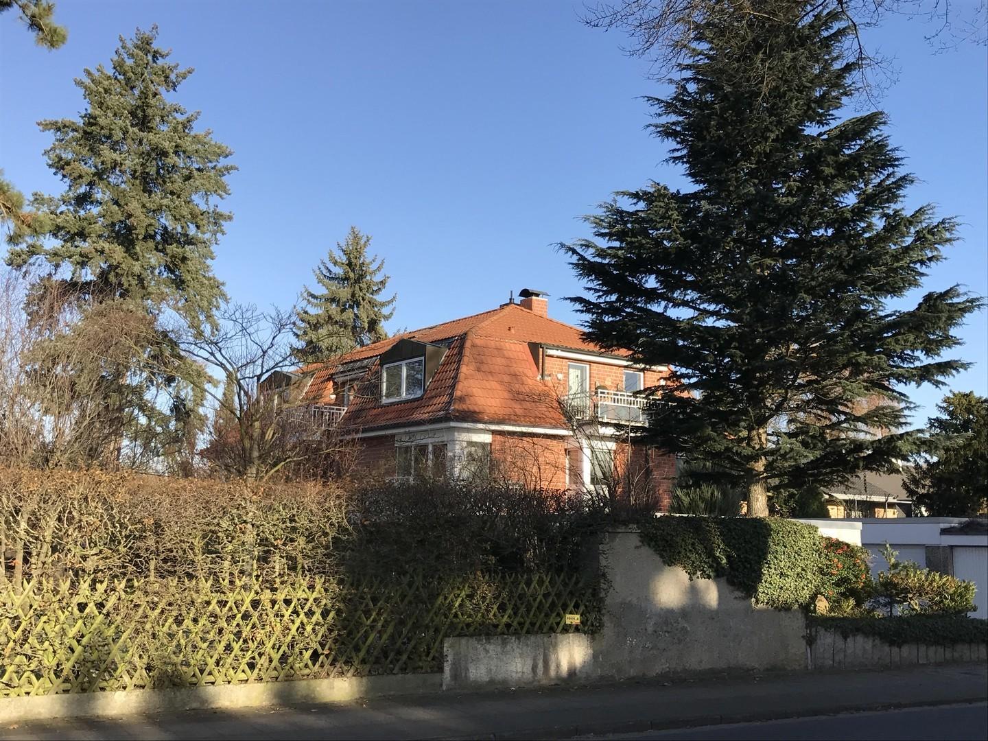 Außenansicht mit Garten