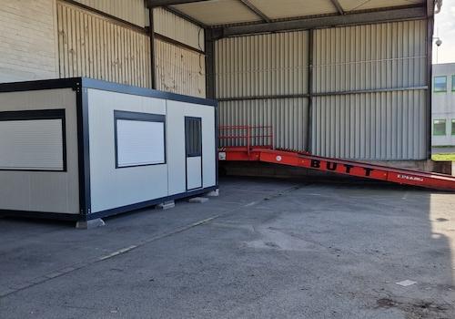 Halle A Bürocontainer  Laderam