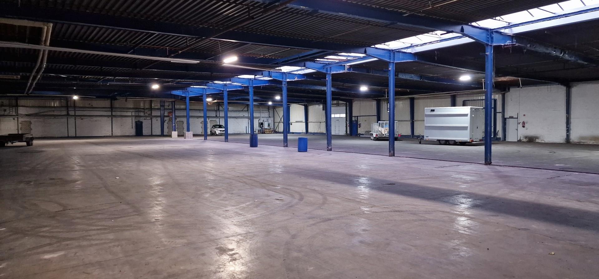 Halle A innen 2400qm 3