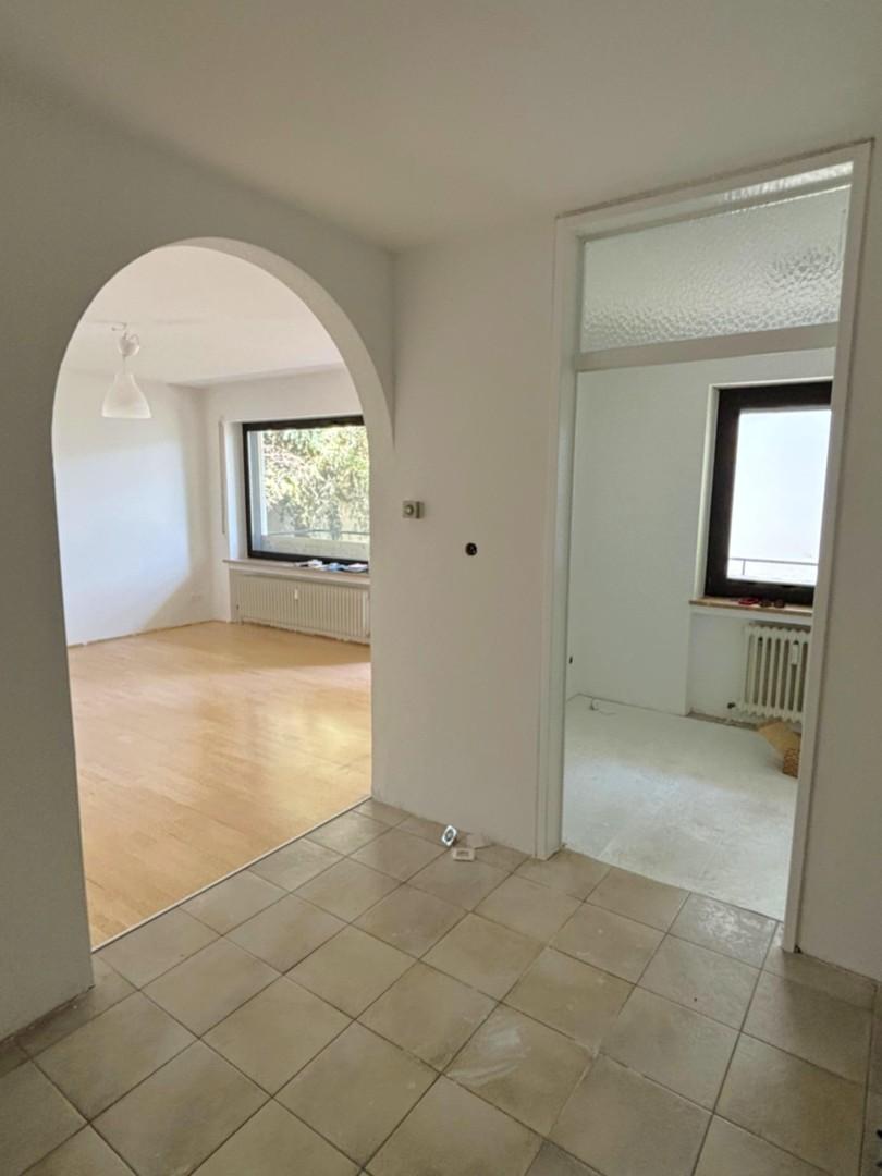 Blick ins Wohnzimmer und Küche