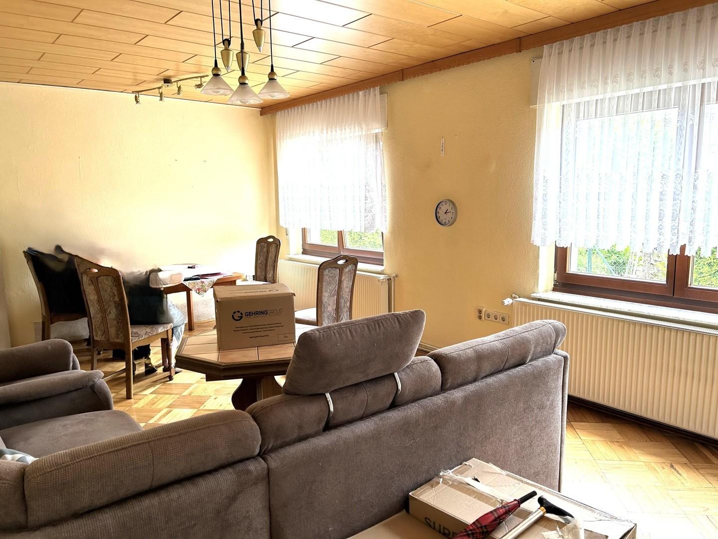 Wohnzimmer mit Essbereich