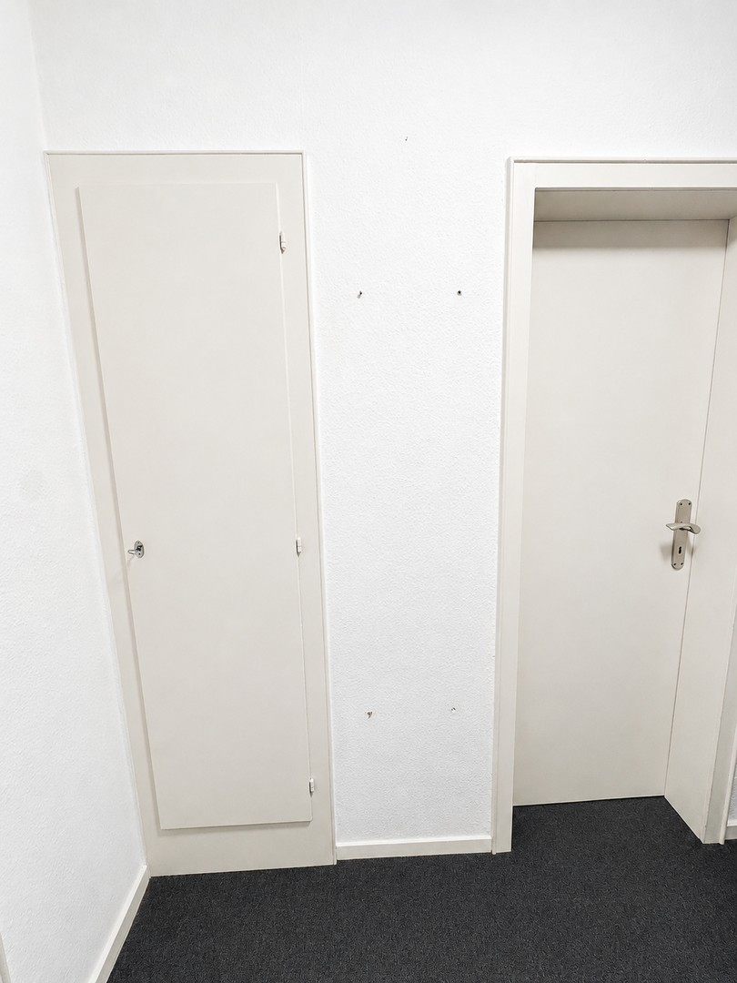 Links Abstellkammer Rechts Bad