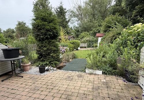 Terrasse mit Blick in den Garten