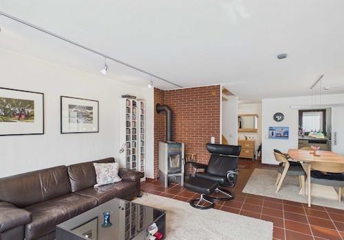Wohnzimmer mit Kamin