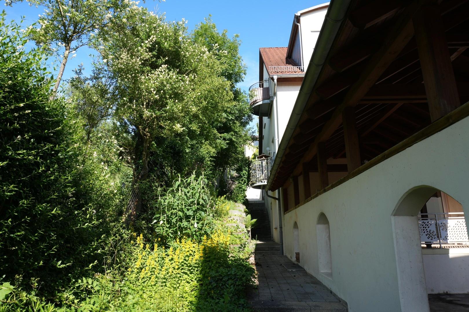 Seitlicher Aufgang