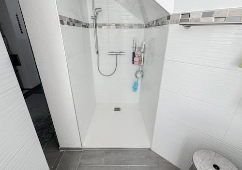 Tageslichtbad mit  Dusche und Wanne Einliegerwohnung