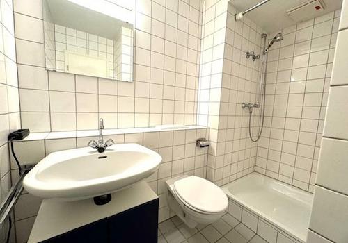 Badezimmer mit Dusche