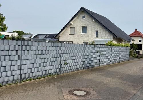 Außenansicht_Straßeneinfahrt