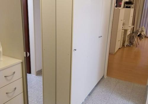 Flur mit Schränken