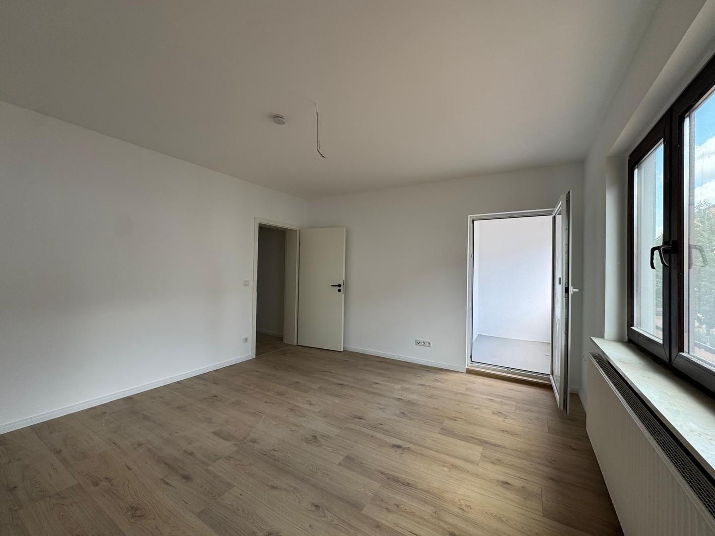 Zimmer 1 Blick auf Balkon 