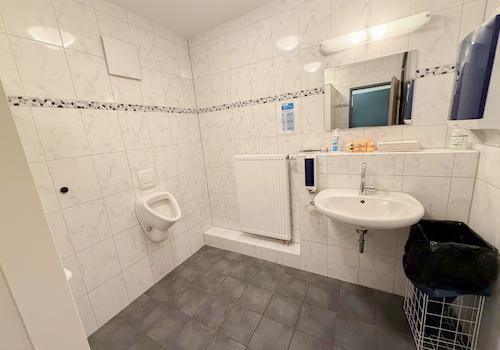 Verwaltungsgebäude: WC