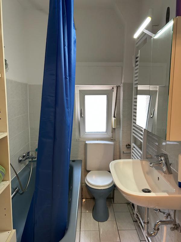 Tageslichtbad mit Wanne