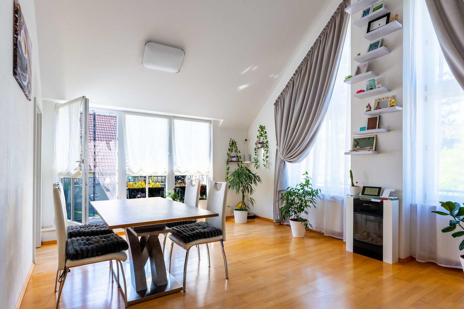 Essbereich u. Wohnzimmer