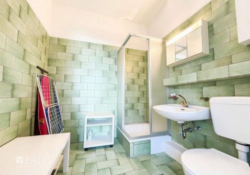 1. OG Vorderhaus Badezimmer 