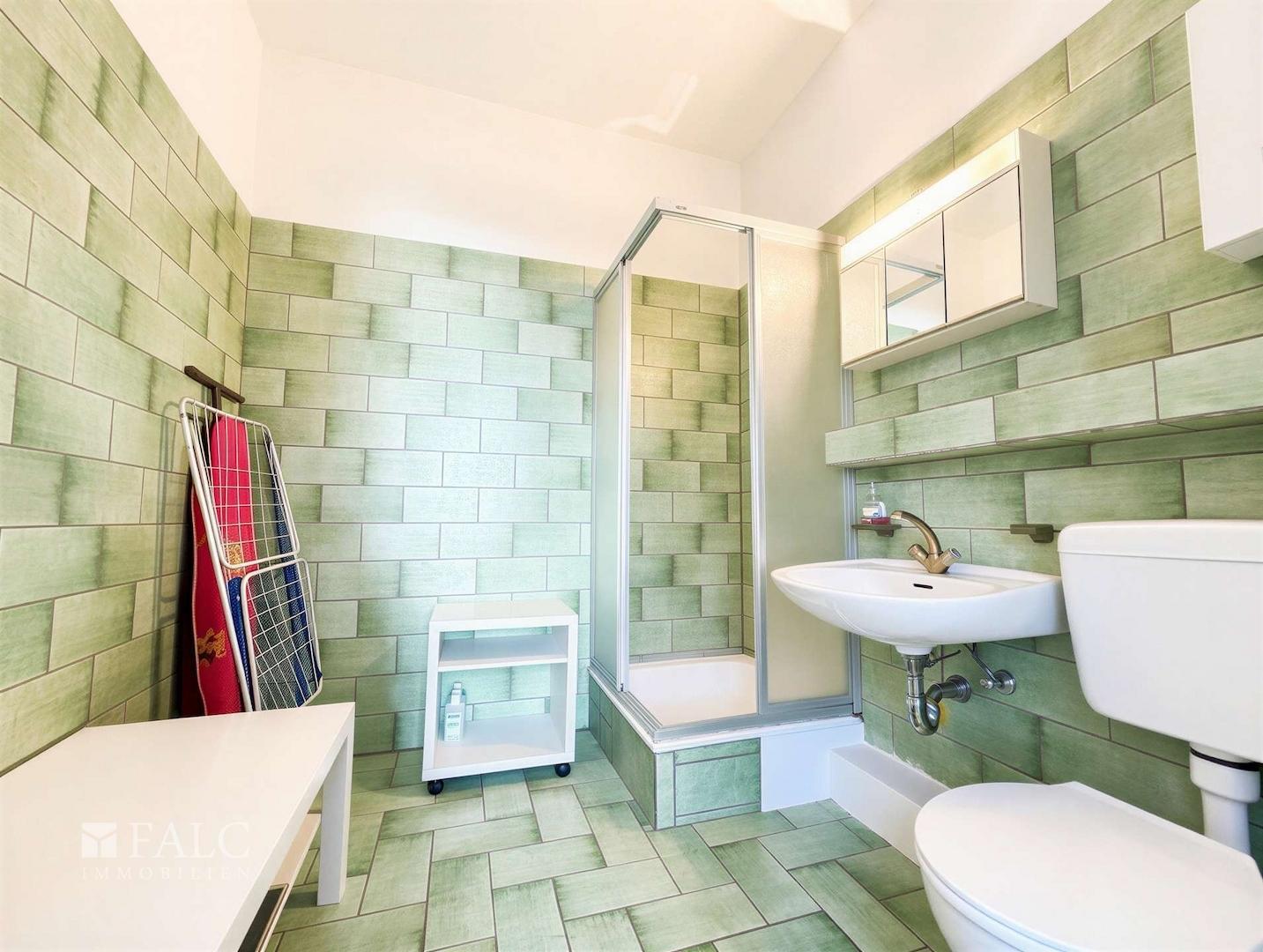 1. OG Vorderhaus Badezimmer 