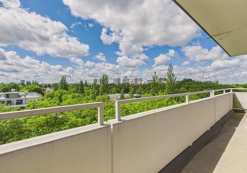 Südbalkon mit Blick ins Grüne