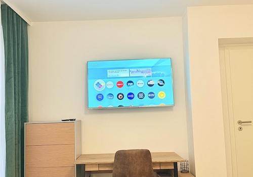 Schlafzimmer mit Arbeitsplatz