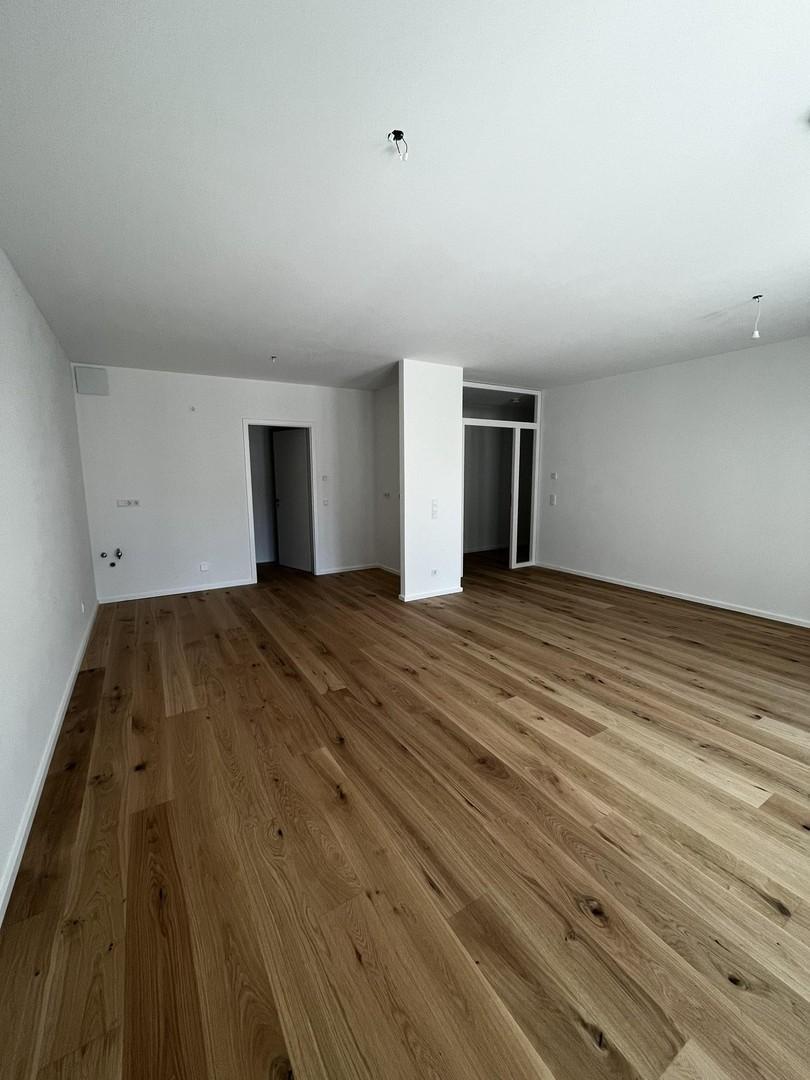 Wohnzimmer & Küche 