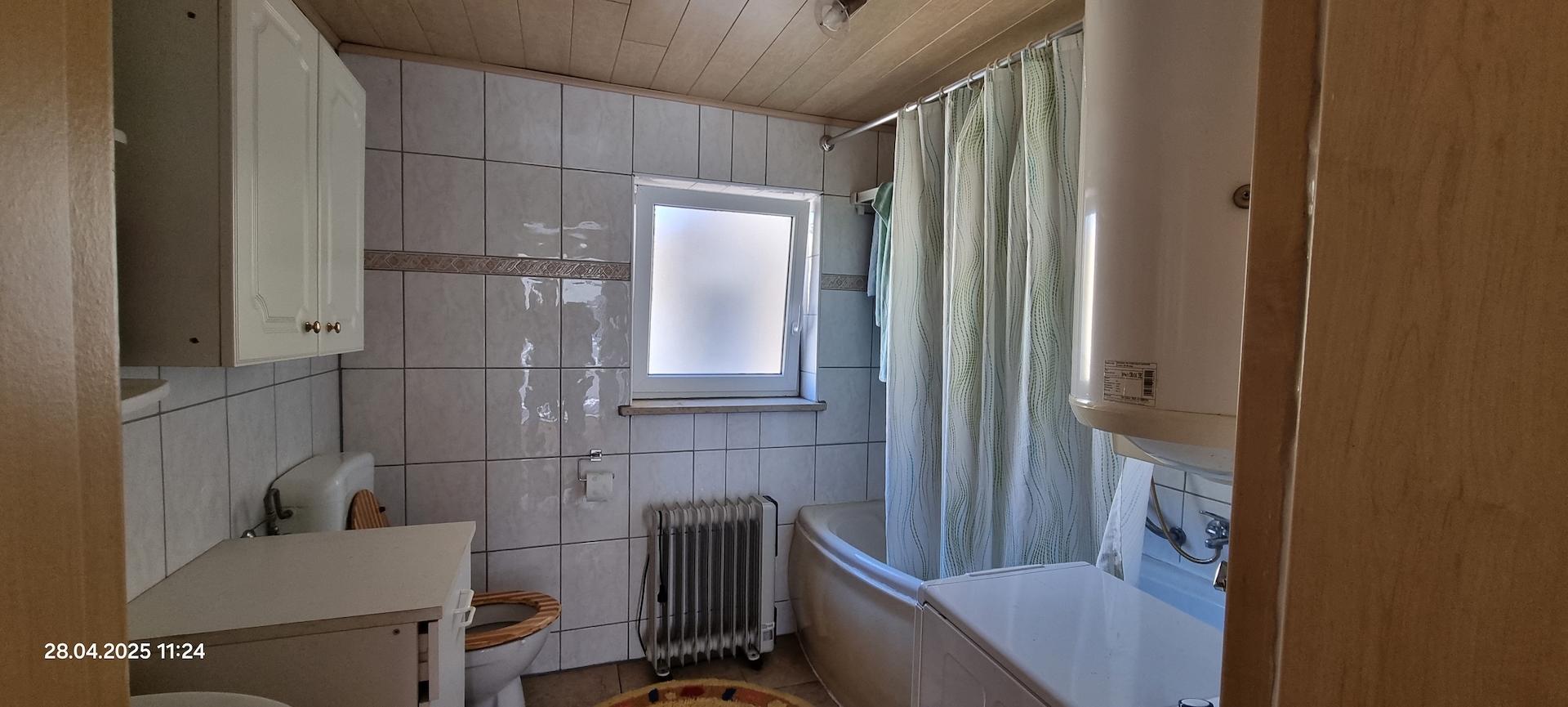 Badezimmer mit Badewanne