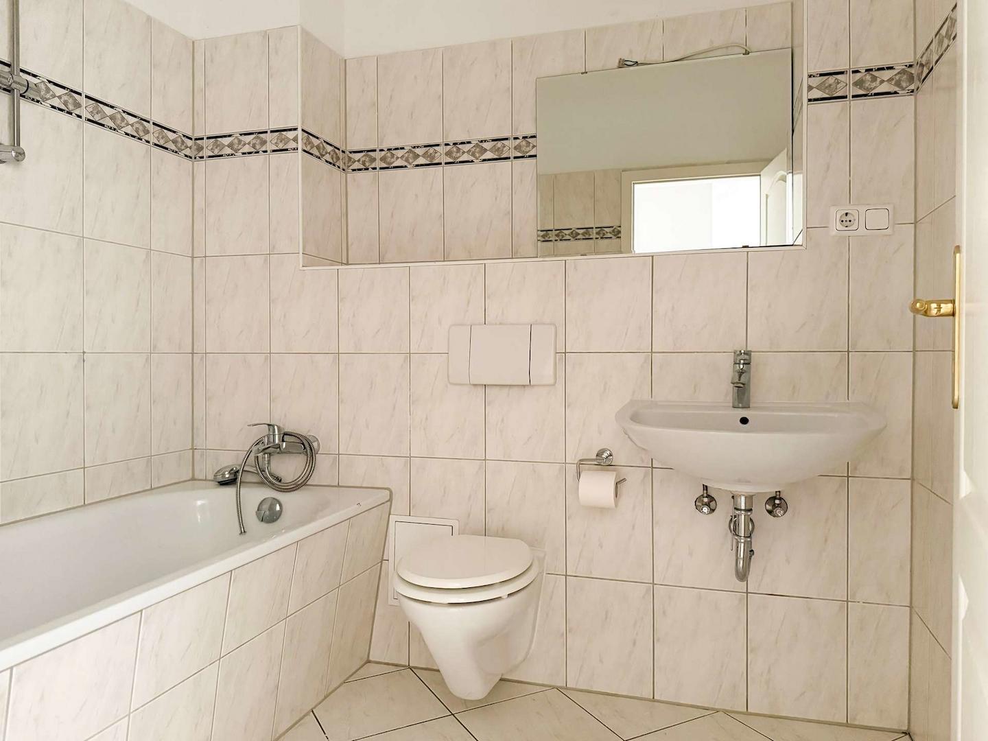 Badezimmer mit Wanne
