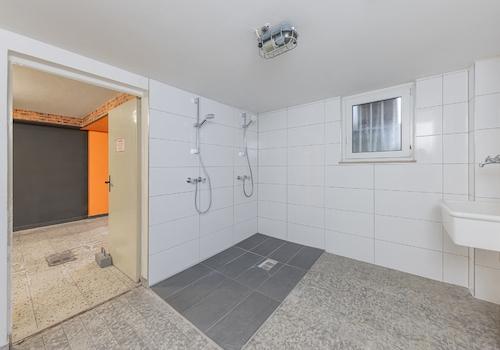 Modernes Duschbad