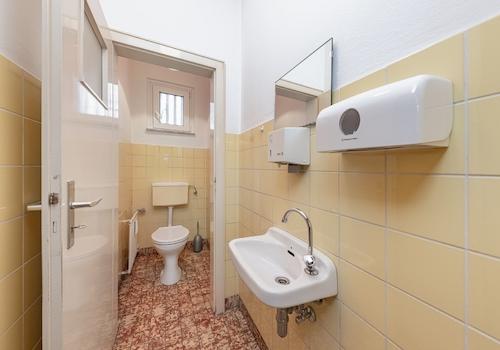 WC mit Vorraum
