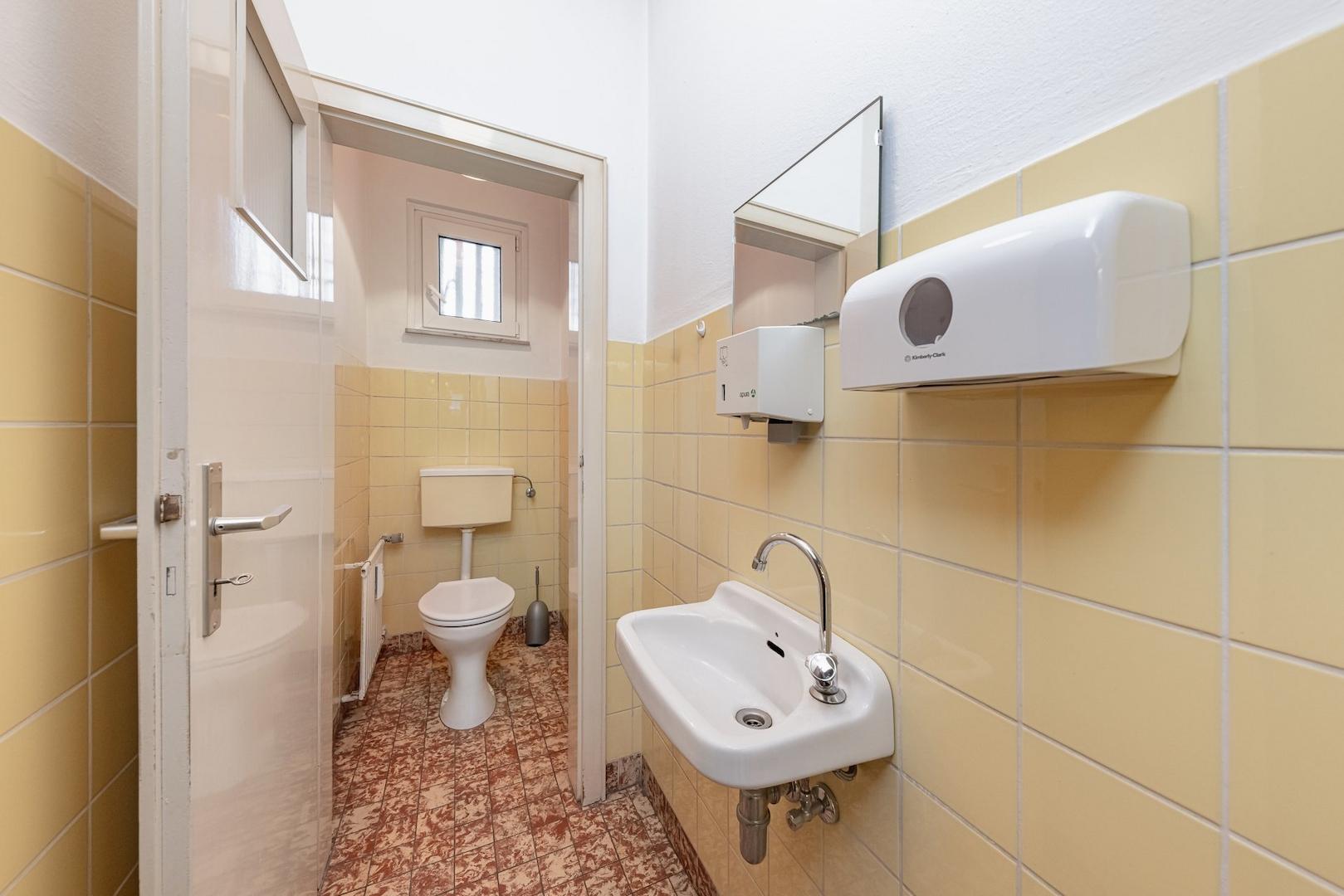 WC mit Vorraum