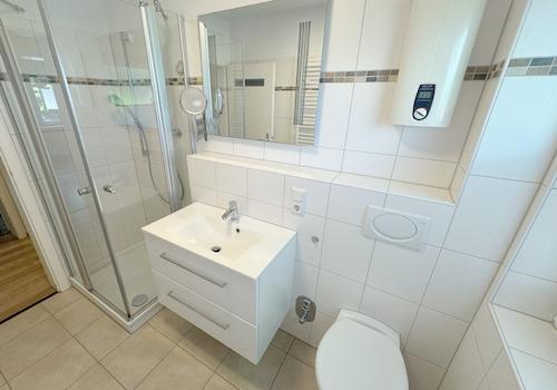 Gäste-WC/Duschbad leer