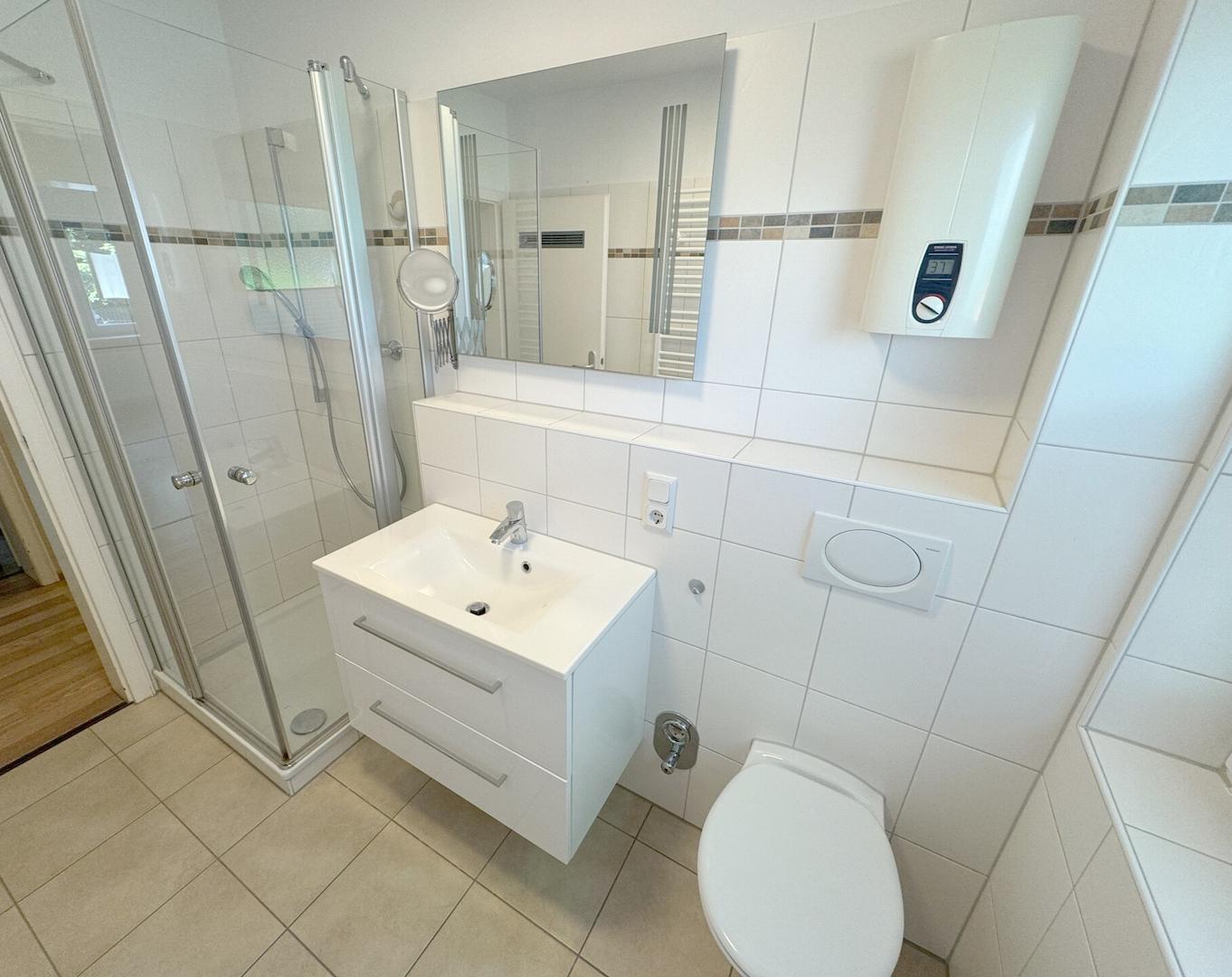 Gäste-WC/Duschbad leer