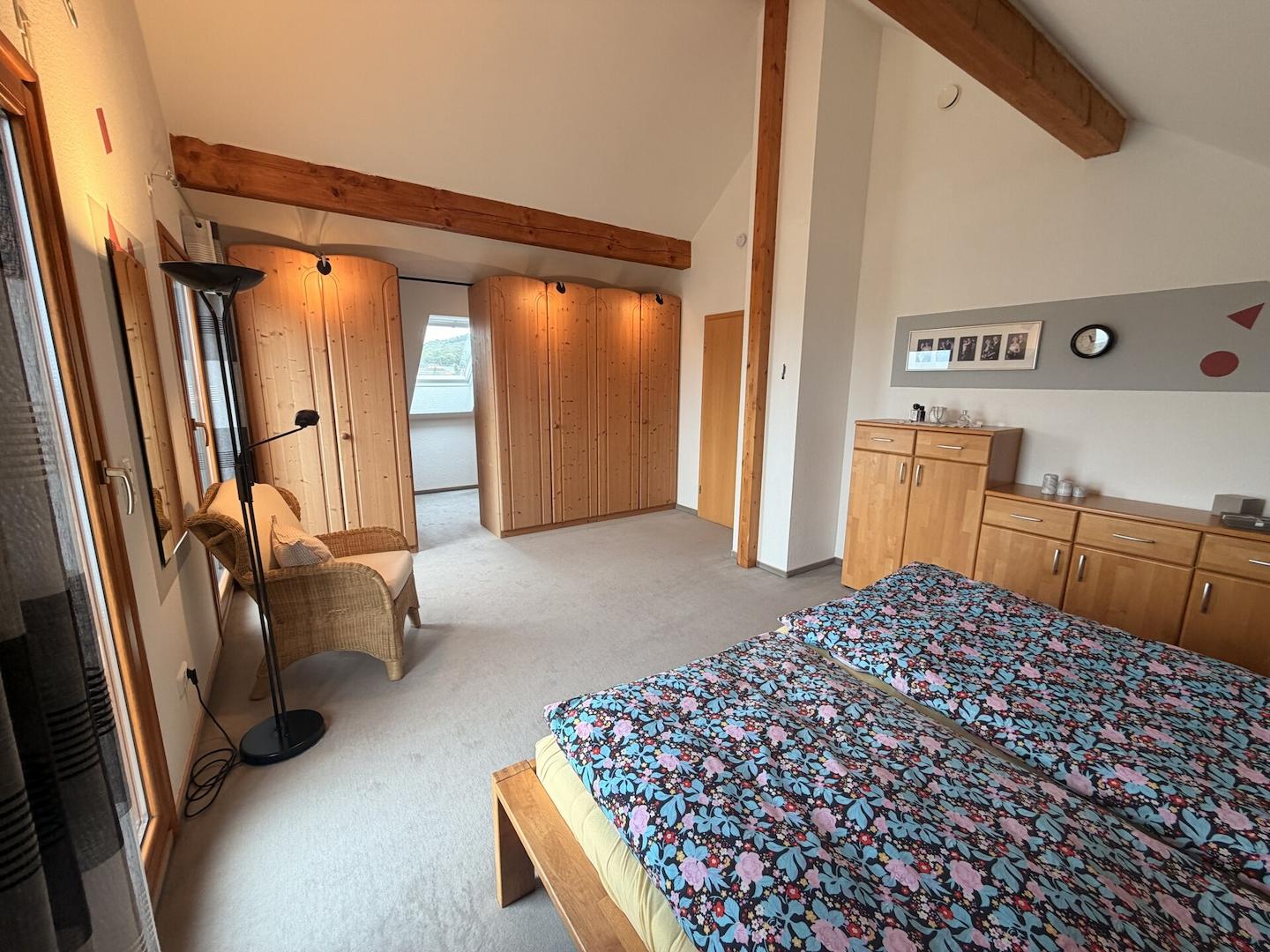 Schlafzimmer DG