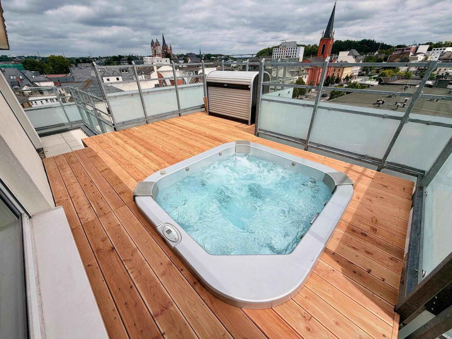 Holzterrasse Whirlpool 