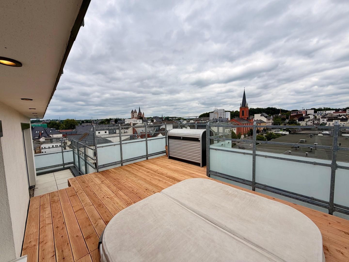 Whirlpool mit Abdeckung