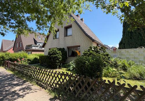 entlang der Straße