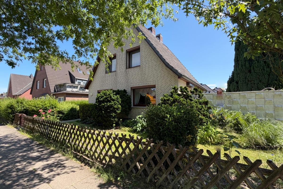 entlang der Straße