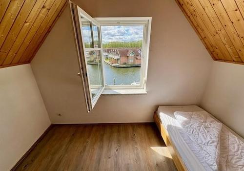 Schlafzimmer DG