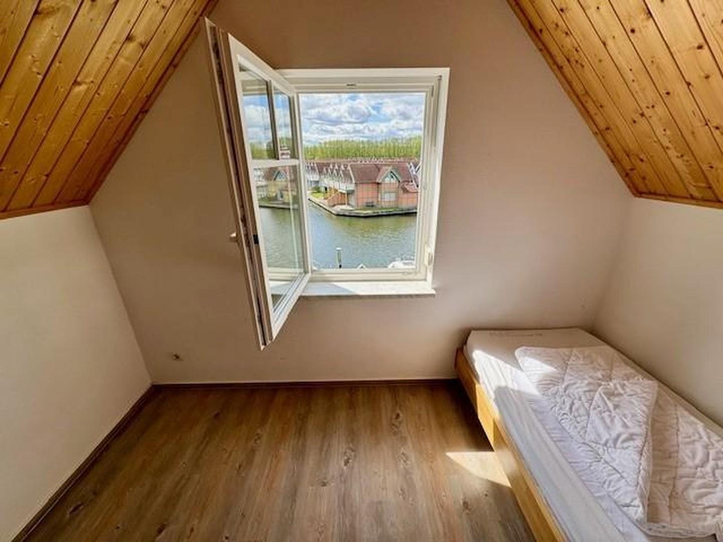 Schlafzimmer DG