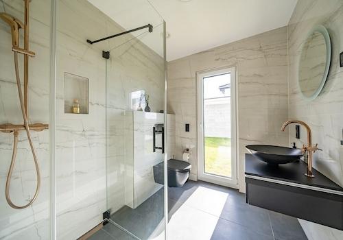 exclusive-stadtvilla-bauhausstil-gaestebad