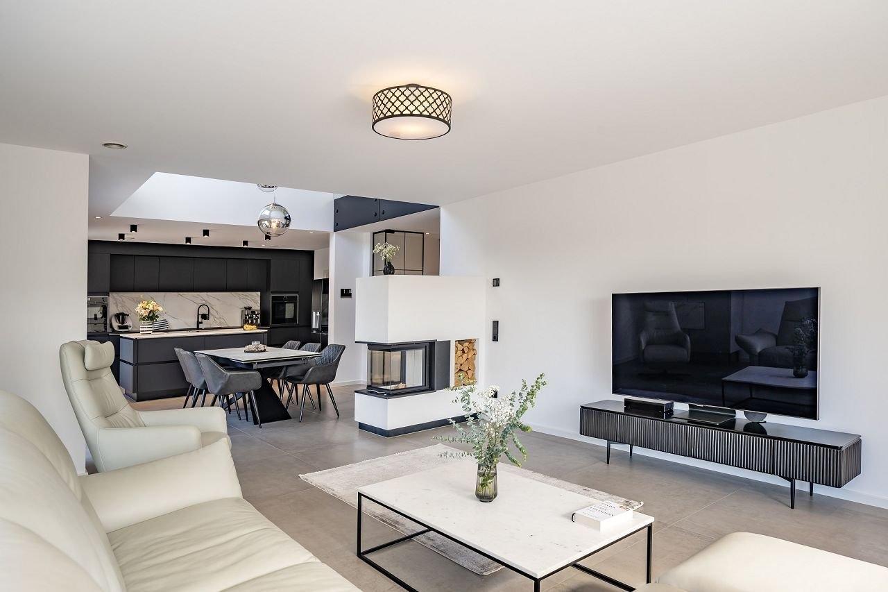 exclusive-stadtvilla-bauhausstil-wohnzimmer