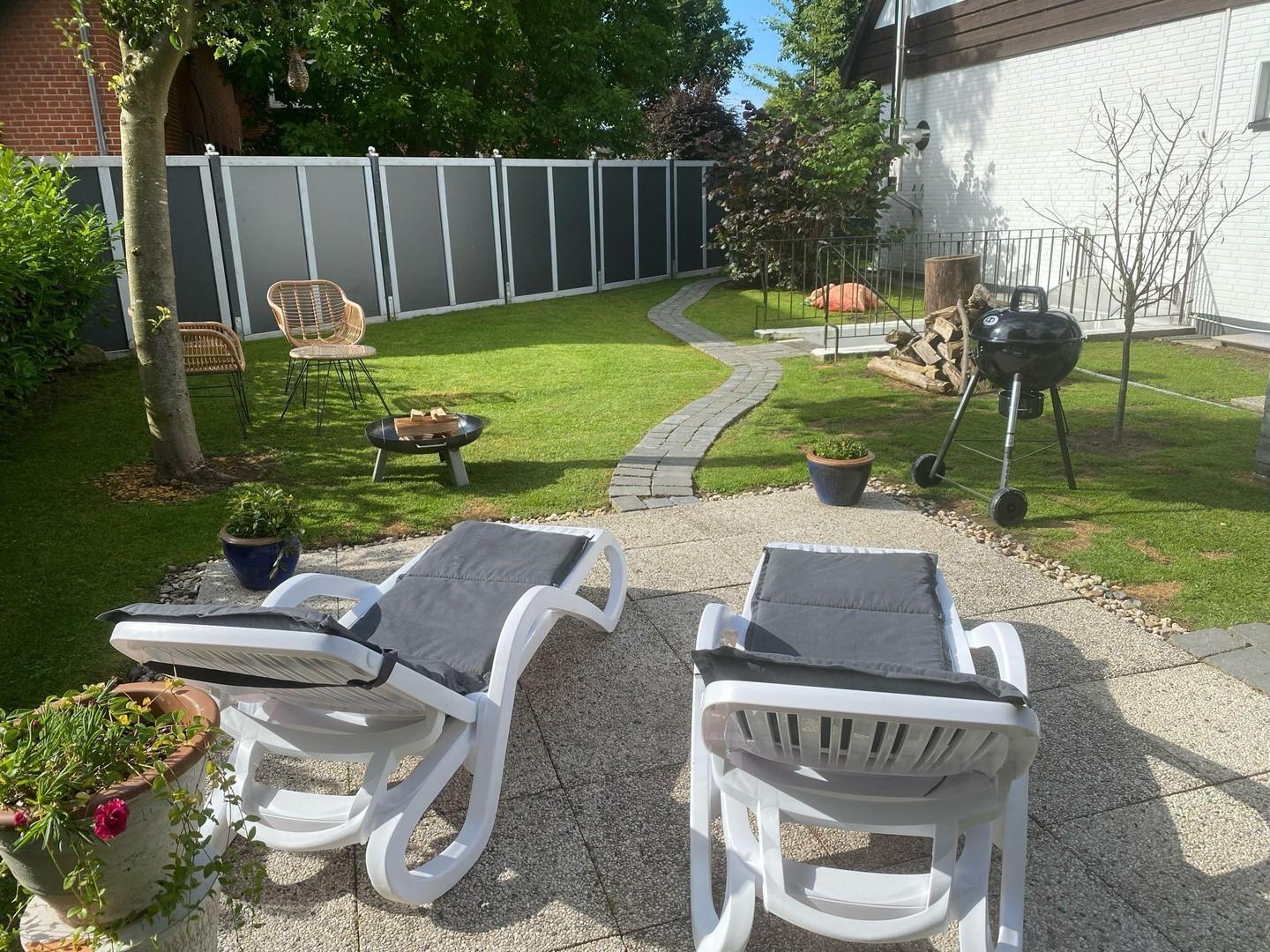 Terrasse hinterm Haus