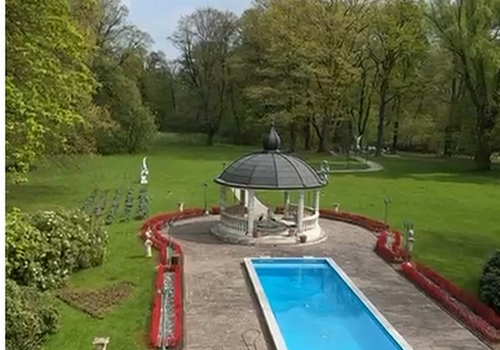 Fensterblick in den Park