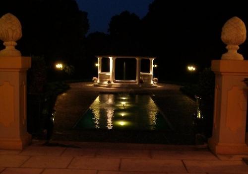 Nachtansicht Pool & Pavillon 